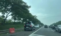 Macet Tol Batang dan Cipali Akibat Pemudik Berhenti di Bahu Jalan