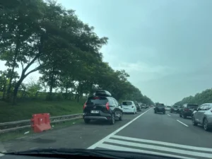 Macet Tol Batang dan Cipali Akibat Pemudik Berhenti di Bahu Jalan