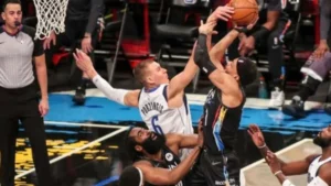 Mavericks dan Warriors Siap Bertarung di Dallas, Status Porzingis dan Moody Jadi Fokus