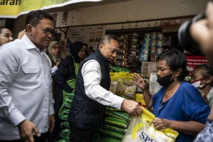 Mendag dan Menko Pangan Tinjau Harga Bahan Pokok Pasca Lebaran, Stok Cukup dan MINYAKITA Turun