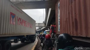 Menhub Dudy Tuding Truk Logistik Penyebab Kemacetan di Pelabuhan Gilimanuk Saat Mudik
