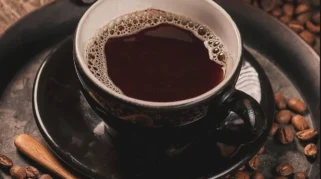 Minum Kopi Segera Setelah Bangun Tidur, Antara Manfaat dan Risiko