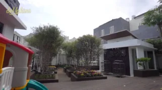 Open House Juragan 99: Tujuh Foto Kebun Binatang Mini Bersama Shandy Purnamasari