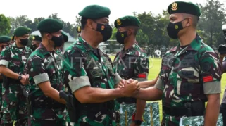 Panglima TNI Anugerahkan Kenaikan Pangkat Luar Biasa bagi Prajurit Juara Hafalan 30 Juz di Libya