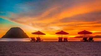 Pantai Pulau Merah: Spot Foto Sunrise Terbaik di Banyuwangi