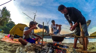 Pengalaman Camping di Pantai Wedi Ireng: Panduan Lengkap & Cerita Seru