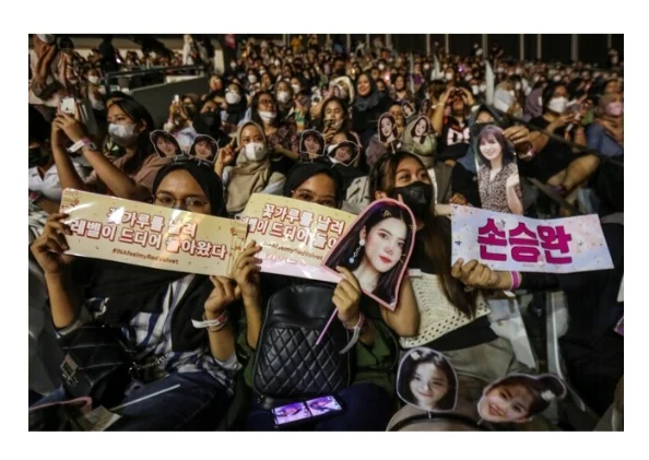 Pengaruh luar dan adaptasi lokal