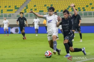 Pemain Persita merayakan gol ke gawang PSM Makassar