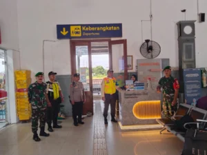 Polres Pasuruan Tingkatkan Pengamanan di Stasiun Bangil Selama Mudik Lebaran