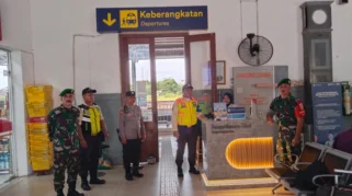 Polres Pasuruan Tingkatkan Pengamanan di Stasiun Bangil Selama Mudik Lebaran