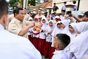 Prabowo Tekankan Komitmen MBG dan Libatkan Ibu‑Ibu lewat Telepon untuk Pantau Program