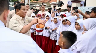 Prabowo Tekankan Komitmen MBG dan Libatkan Ibu‑Ibu lewat Telepon untuk Pantau Program