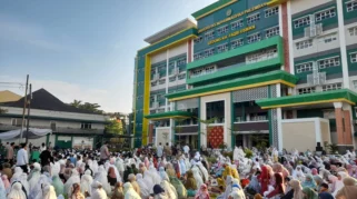Ratusan Warga Palembang Gelar Salat Idul Fitri Lebih Awal dengan Metode Rukyat Global