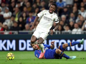 Martin Satriano merayakan gol ke gawang Real Madrid