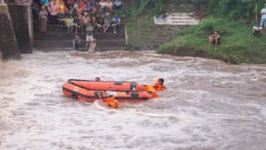 Remaja 17 Tahun Tewas Terseret Arus Sungai Sampean Baru di Bondowoso