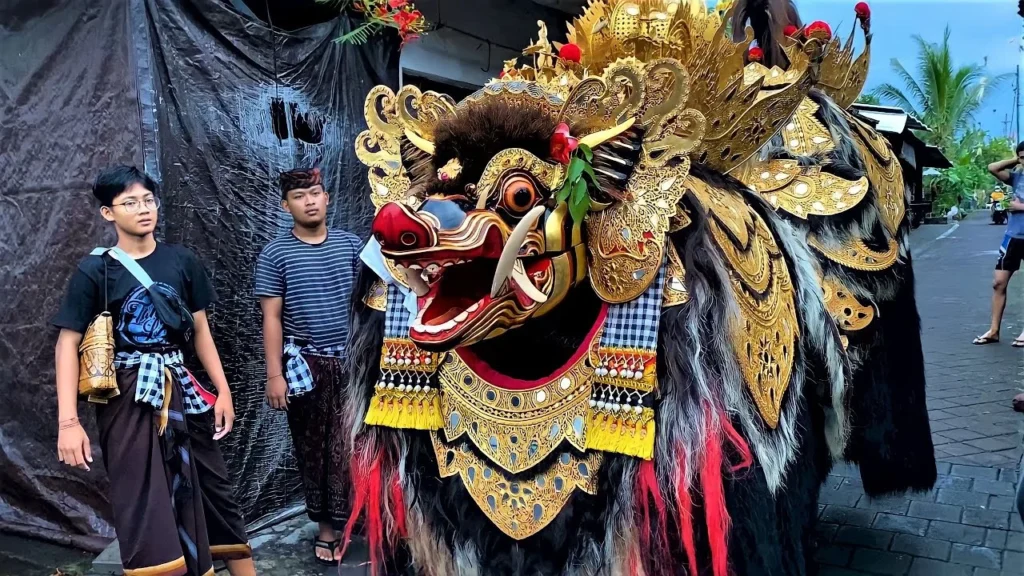 Ritual dan upacara yang melestarikan mistik Barong