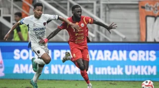 Rumput Rusak di JIS, Persija Gagal Menang; Jan Olde Riekerink Anggap Imbang Lawan Persija Seperti Kemenangan