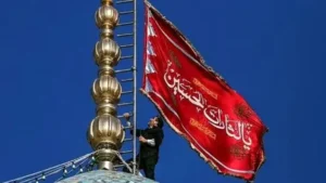 Bendera merah berkibar di Masjid Jamkaran Iran