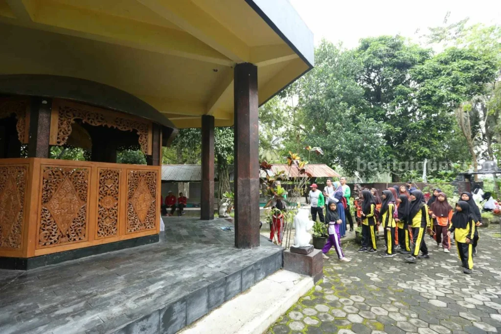 Seniman dan Komunitas Pengukir di Banyuwangi