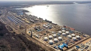 Serangan Drone Ukraina Guncang Pelabuhan Ust‑Luga, Ekspor Minyak Rusia Terganggu