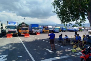 Sopir Truk Cold Diesel Terlambat Berangkat, Adu Argumen dengan Petugas di Dermaga Bulusan