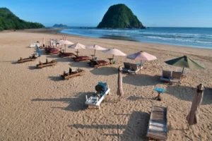 Staycation di Banyuwangi Dekat Pantai Pulau Merah: Panduan Lengkap Liburan Santai