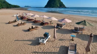 Staycation di Banyuwangi Dekat Pantai Pulau Merah: Panduan Lengkap Liburan Santai