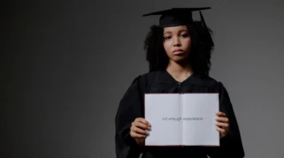 Strategi Fresh Graduate Hadapi Kesulitan Cari Kerja: Dari Startup Hingga CPNS