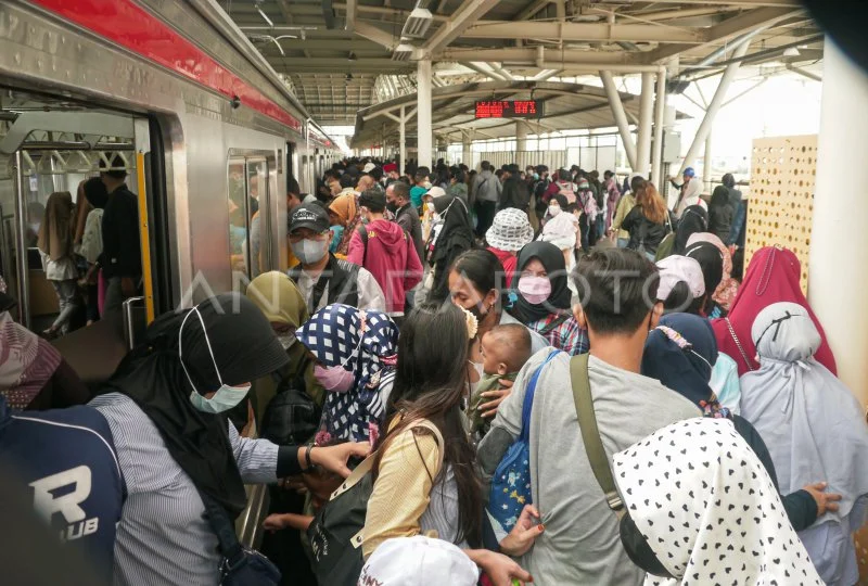 Strategi Menghadapi Kepadatan di Stasiun