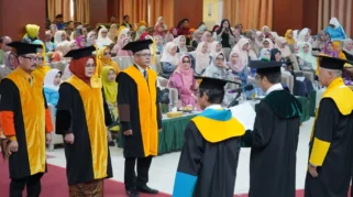 Syukri Albani, Guru Besar di Usia 39 Tahun, Dari Pesantren ke Puncak Akademik