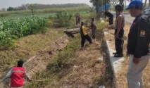 Tim URC PUPR Nganjuk Bersihkan Saluran Air untuk Memastikan Irigasi dan Mencegah Banjir