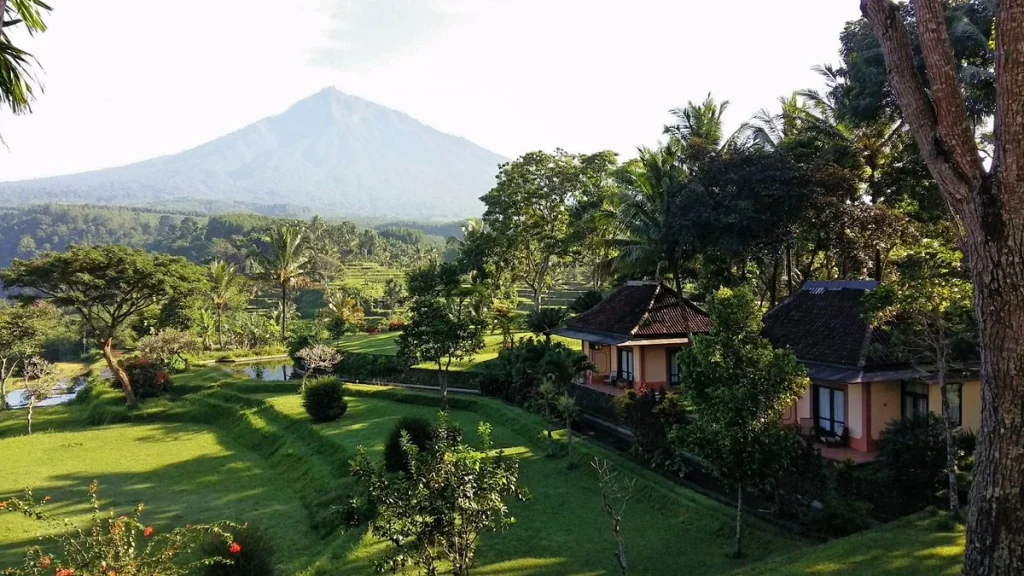 Tips Memilih dan Menginap di Hotel dengan Pemandangan Gunung Ijen di Banyuwangi
