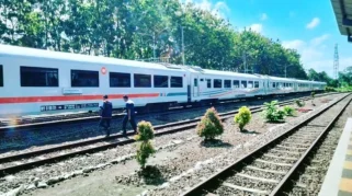 tips perjalanan kereta api ke Jember: Persiapan Tiket dan Jadwal