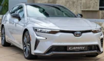 Toyota Camry Hybrid 2026 Sedan Premium Rp900 Jutaan Perpaduan Mewah dan Super Irit