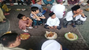 Tradisi Ambengan Gresik: Syukur dalam Sepiring Bandeng Raksasa