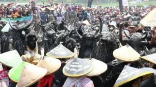 upacara tradisional osing di desa banyuwangi