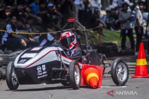 UT Beraksi di Tingkat Global: Kompetisi Internasional, Inovasi Mobil Listrik, Startup Kreatif, dan Tangan Robotik Canggih