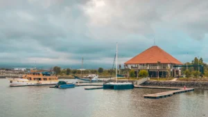 Waktu terbaik berkunjung ke Pantai Marina Boom Banyuwangi: Musim Kemarau sebagai Pilihan Utama