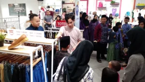 Wapres Gibran Ajak Anak Panti Belanja Baju Lebaran di Blok M Plaza