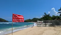 Warga Dilarang Berenang di Pantai Holtekamp Usai Serangkaian Kecelakaan di Lampung Selatan
