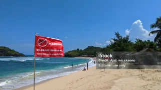 Warga Dilarang Berenang di Pantai Holtekamp Usai Serangkaian Kecelakaan di Lampung Selatan