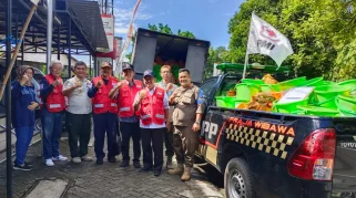 Warga Jombang Dapat Bantuan Cepat Polisi untuk Cabut Kunci Motor Tersangkut