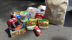 Warga Unboxing Hampers Open House Istana, Ditemukan Uang Rp200 Ribu