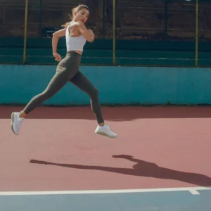 10 Potret Jennifer Bachdim Jadi Coach di Acara Olahraga, Energik!