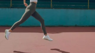 10 Potret Jennifer Bachdim Jadi Coach di Acara Olahraga, Energik!