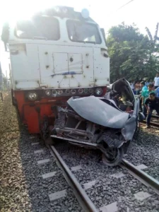 3 Orang Tewas dalam Tabrakan Kereta di Bekasi, KAI Minta Maaf dan Fokus Evakuasi