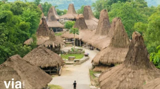9 Potret Bella Graceva Liburan di Sumba, NTT, Jelajah Kampung Adat