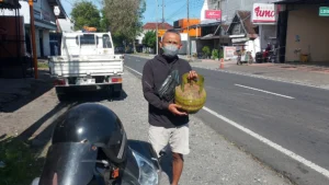 Warga Kesulitan Dapatkan Gas Melon
