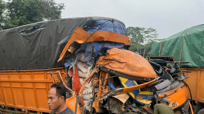 Adu Banteng Fuso dan Sigra di Kalipuro, Sopir Selamat