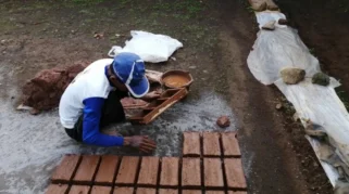 Ajak Kenali Pekerjaan Lokal, TK PKK Prastiwi Kunjungi Sentra Pembuatan Batu Bata di Alastengah